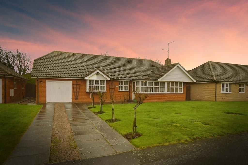 3 bed detached bungalow for sale in Rose Walk, Wisbech PE13, £340,000
