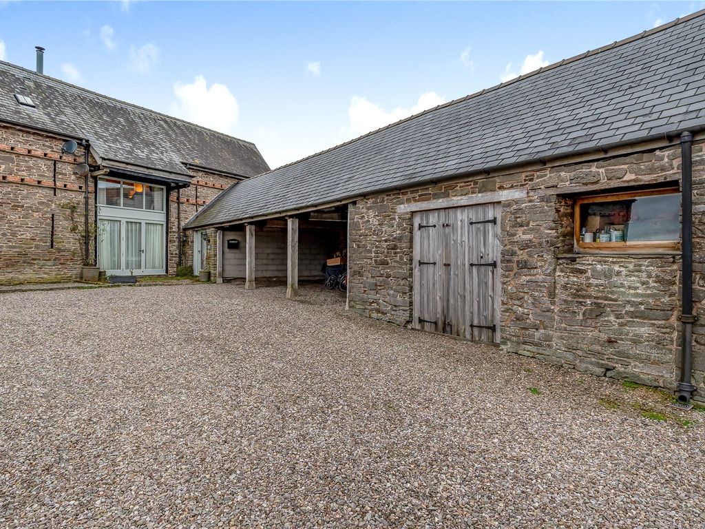 3 bed barn conversion for sale in Llanwern, Brecon, Powys LD3, £425,000