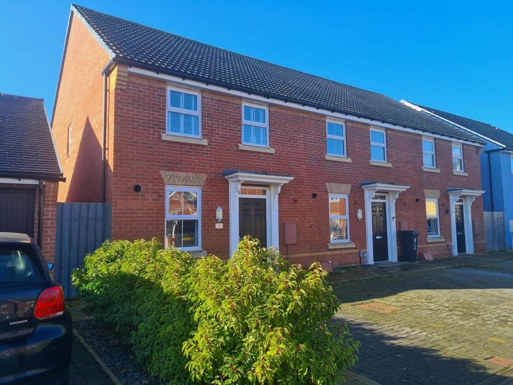 3 bed property to rent in Clover Road, Thornbury, South Gloucestershire BS35, £1,395 pcm
