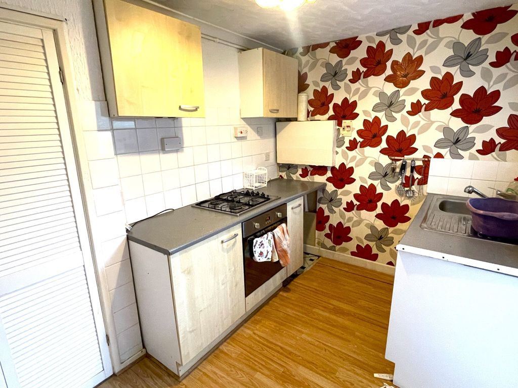 2 bed flat to rent in Humber Road, Bettws, Newport NP20, £750 pcm