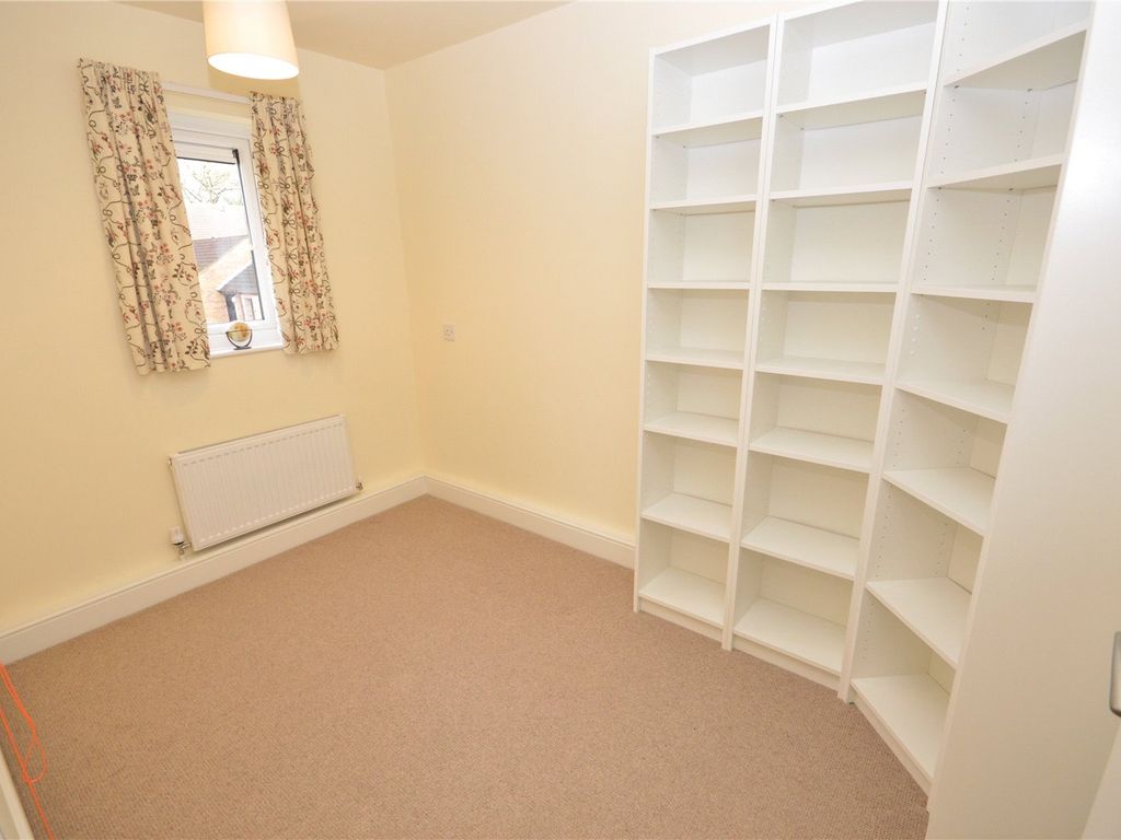 2 bed flat for sale in Ireland Crescent, Leeds, West Yorkshire LS16, £110,000