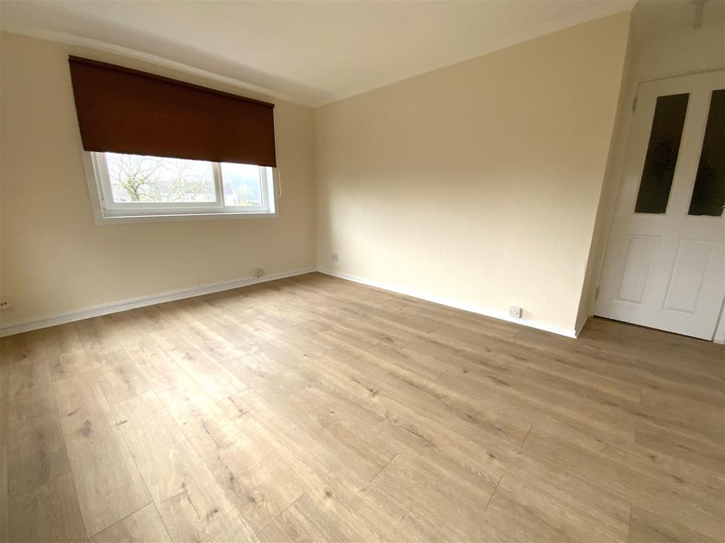 1 bed flat to rent in Kirkton Place, Village, East Kilbride G74, £595 pcm