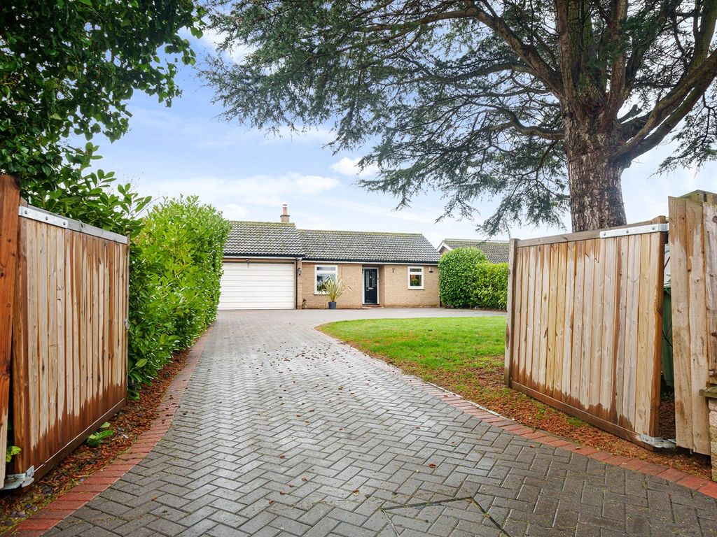 4 bed detached bungalow for sale in Church Street, Langford, Biggleswade SG18, £600,000
