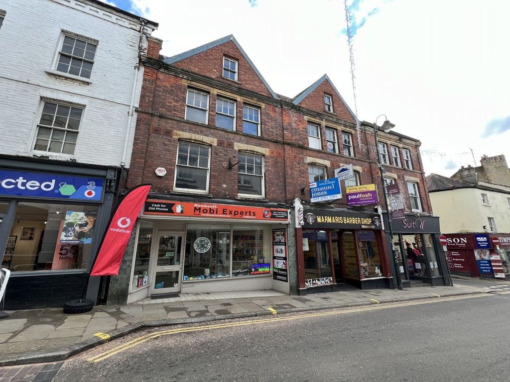 2 bed flat for sale in Monnow Street, Monmouth NP25, £250,000