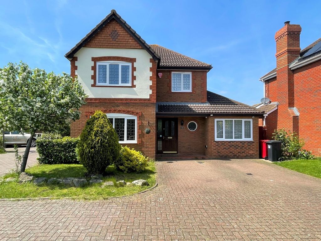 4 bed detached house for sale in Stornaway Road, Langley SL3, £710,000