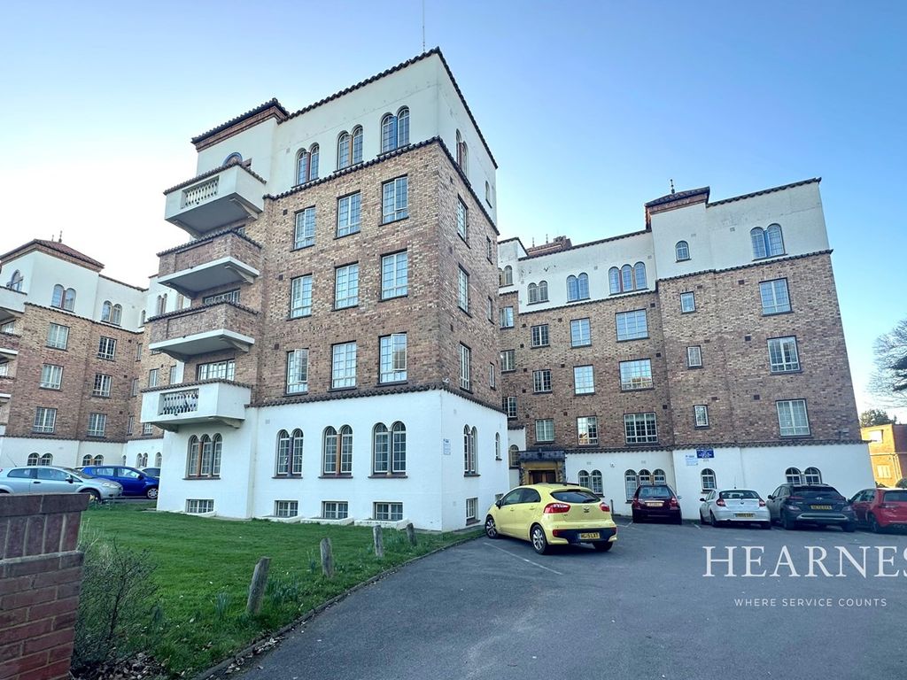 2 bed flat for sale in Sea Road, Boscombe, Bournemouth BH5, £230,000