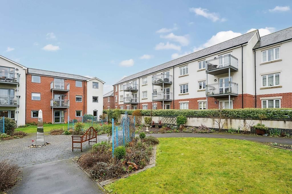 1 bed flat for sale in Basingstoke, Hampshire RG21, £240,000
