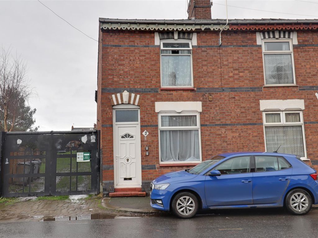 3 bed end terrace house for sale in Alton Street, Crewe CW2, £120,000