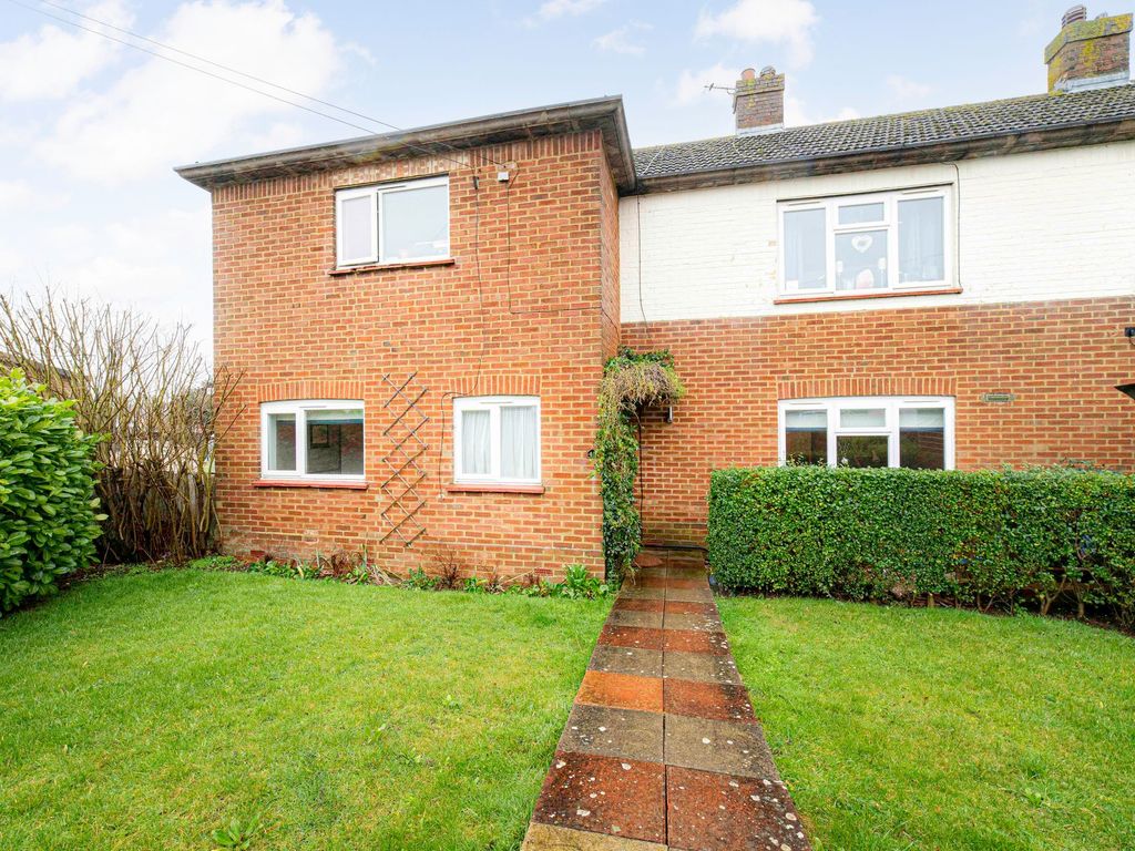 2 bed flat for sale in Attlee Avenue, Aylesham CT3, £215,000