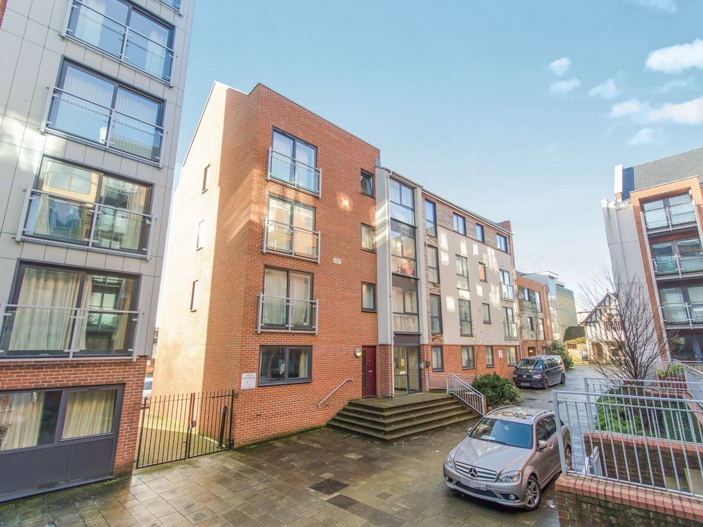 1 bed flat for sale in Castle Way, Southampton SO14, £147,250