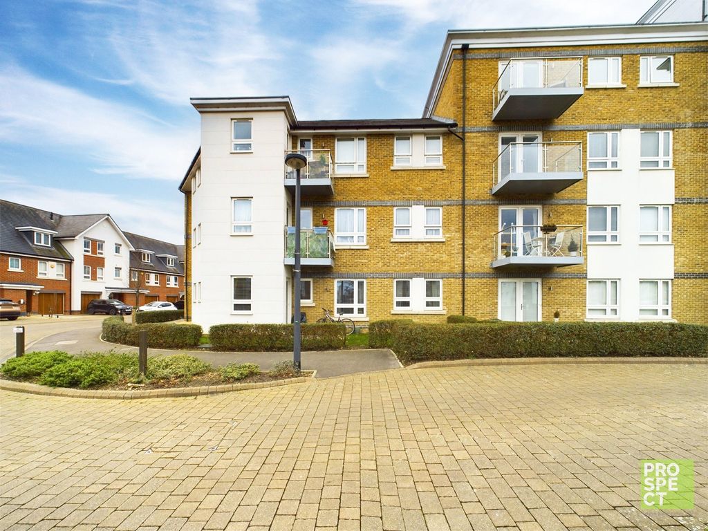 2 bed flat for sale in Raven Drive, Maidenhead, Berkshire SL6, £340,000