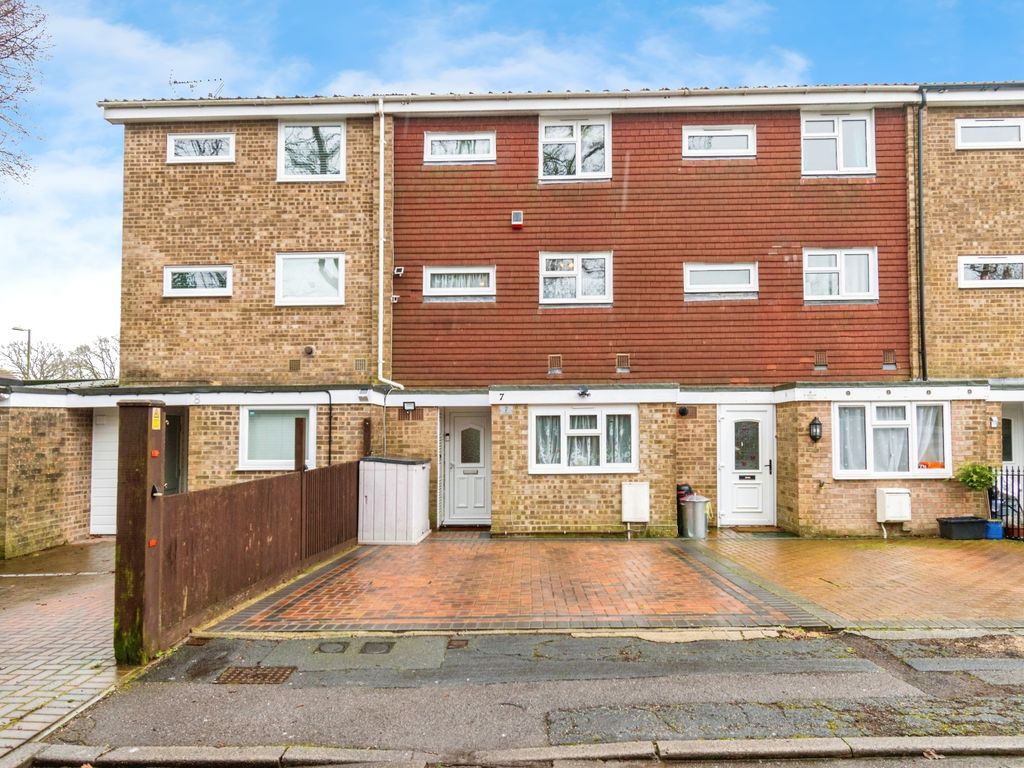4 bed town house for sale in Dayrell Close, Calmore, Southampton, Hampshire SO40, £350,000