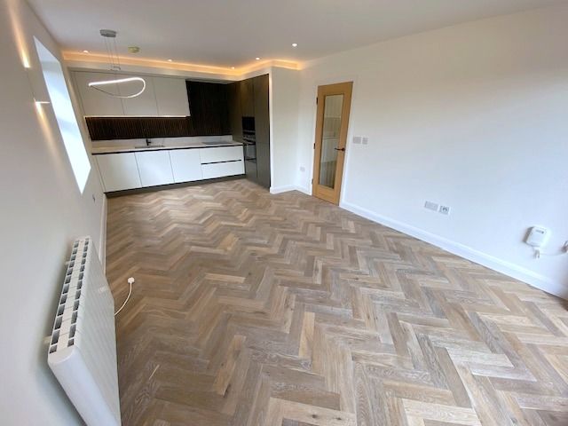 2 bed flat to rent in Chapeltown Road, Bromley Cross BL7, £1,450 pcm