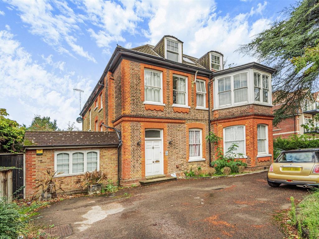 2 bed flat for sale in Aldenham Road, Bushey, Hertfordshire WD23, £250,000