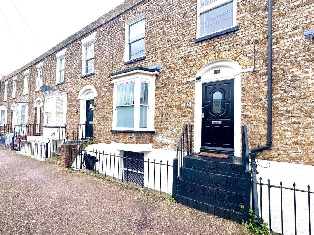 5 bed terraced house to rent in Vicarage Place, Margate CT9, £1,800 pcm