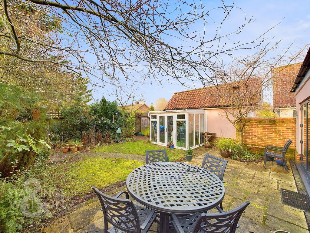 4 bed detached house for sale in Pits Lane, Chedgrave, Norwich NR14, £525,000
