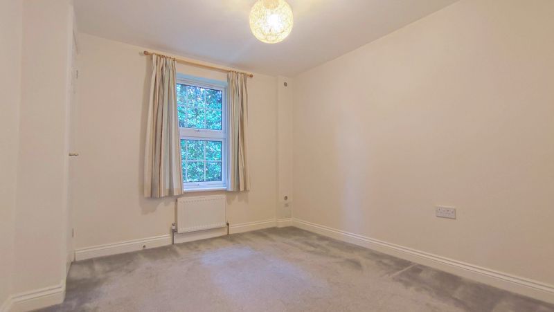 2 bed flat to rent in The Coppice, Church Crookham, Fleet GU52, £1,395 pcm