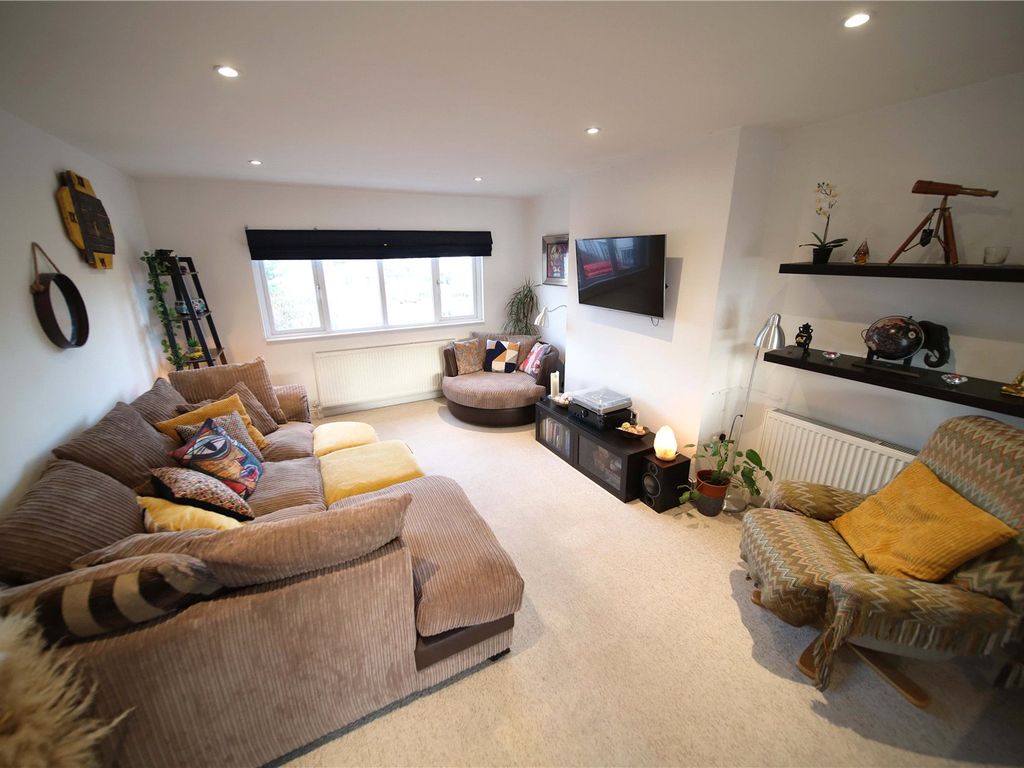 2 bed flat for sale in Oxford Road, Llandudno, Oxford Road, Llandudno LL30, £160,000