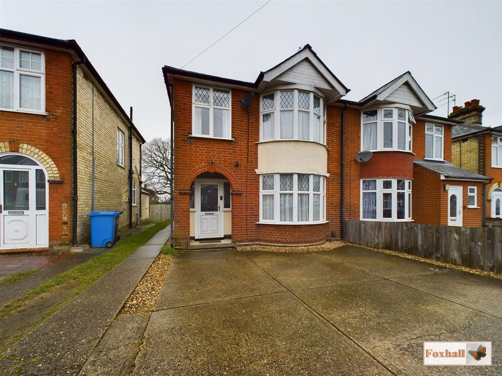 3 bed property for sale in Elmhurst Drive, Ipswich IP3, £290,000