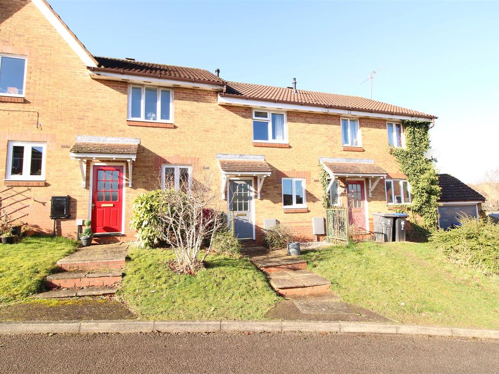 2 bed property for sale in Oak Grove, Daventry NN11, £225,000