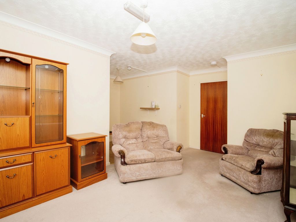 1 bed flat for sale in Great George Street, Weymouth DT4, £80,000