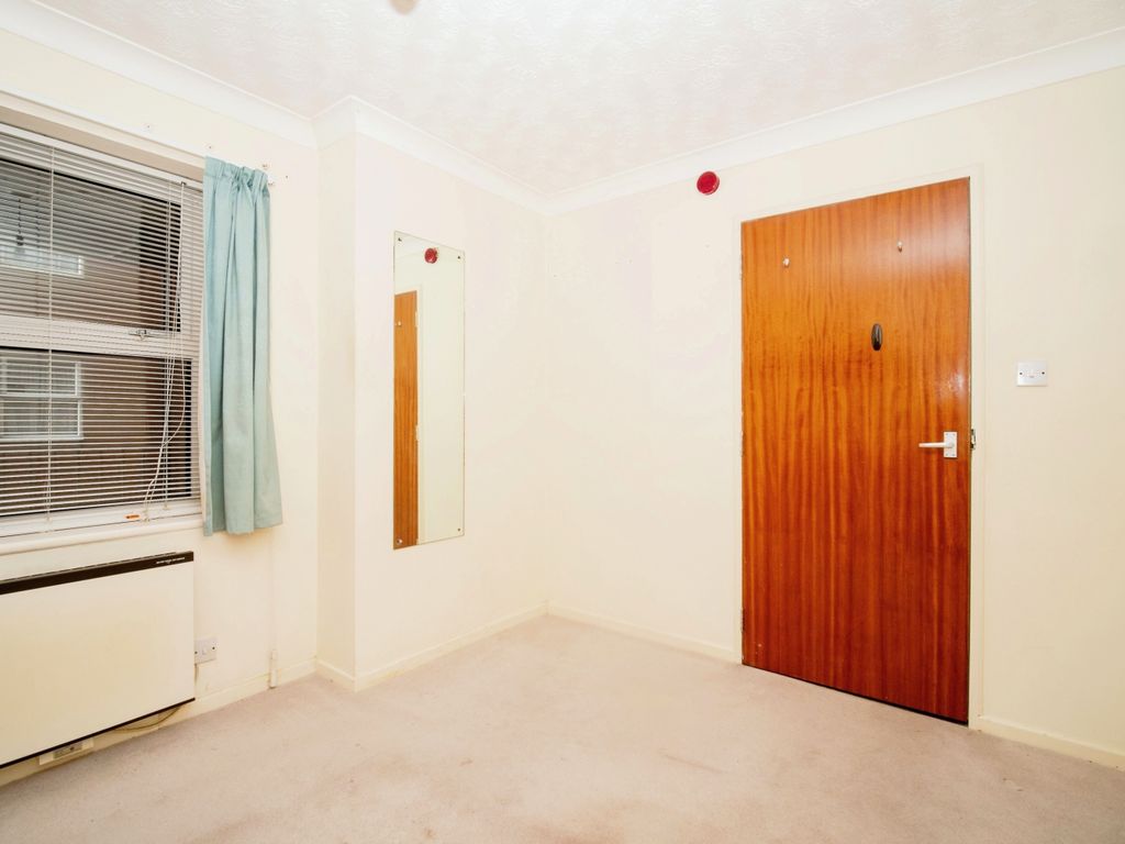 1 bed flat for sale in Great George Street, Weymouth DT4, £80,000