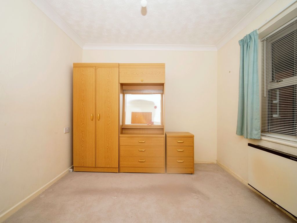 1 bed flat for sale in Great George Street, Weymouth DT4, £80,000