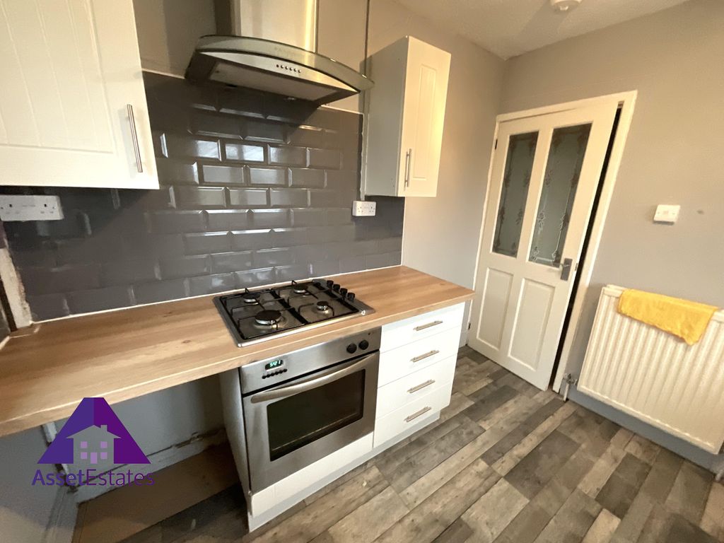 2 bed flat to rent in Twyncynghordy Place, Brynmawr, Ebbw Vale NP23, £575 pcm