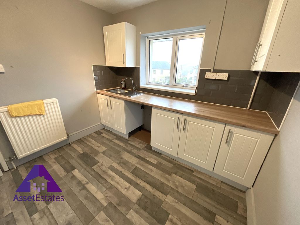 2 bed flat to rent in Twyncynghordy Place, Brynmawr, Ebbw Vale NP23, £575 pcm