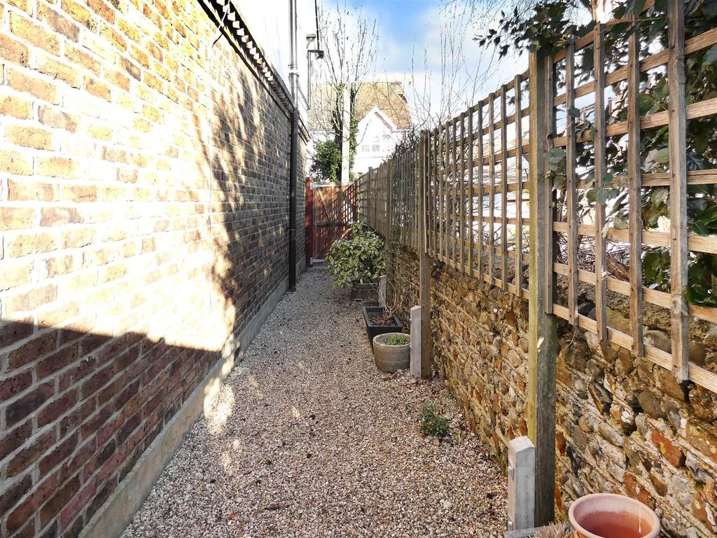 3 bed cottage for sale in The Cottrells, Angmering, Littlehampton BN16, £385,000
