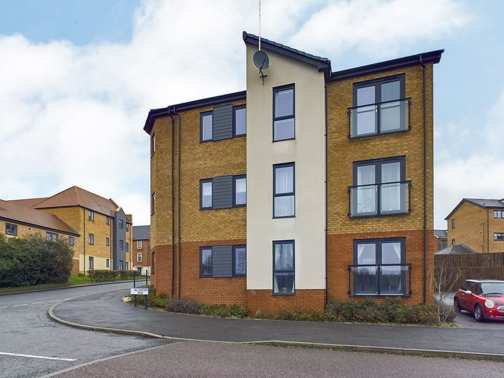 2 bed flat for sale in Don Allen Drive, Basingstoke RG24, £230,000