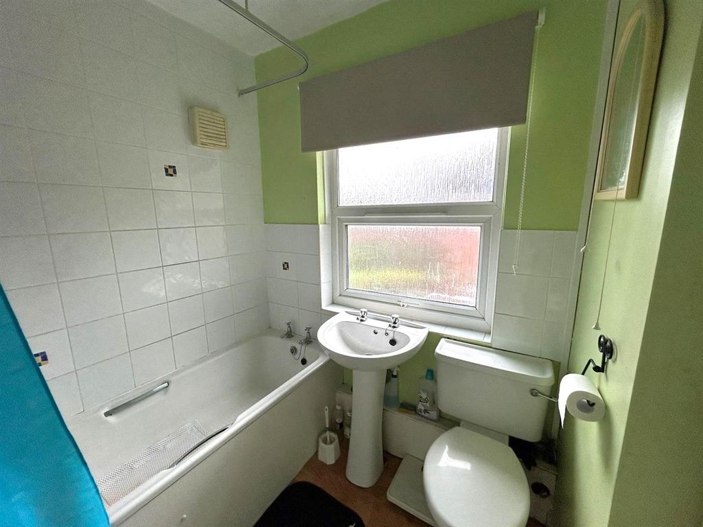 1 bed flat for sale in Fossway, York YO31, £142,500