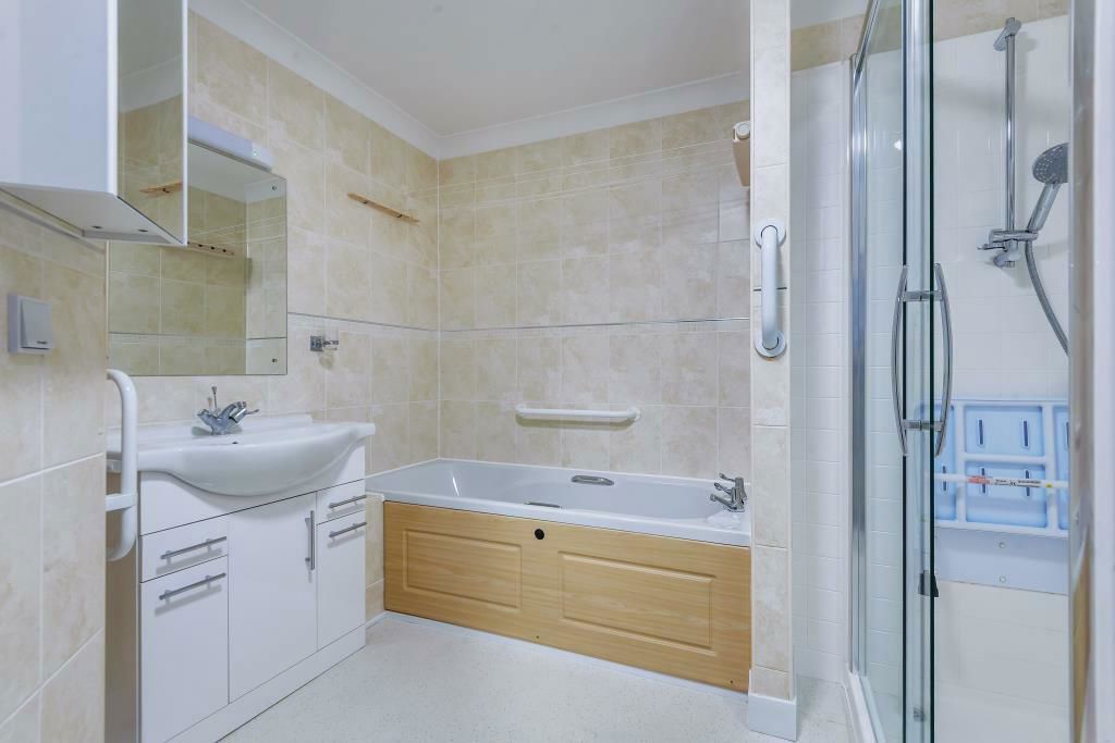 1 bed flat for sale in School Lane, Banbury OX16, £50,000