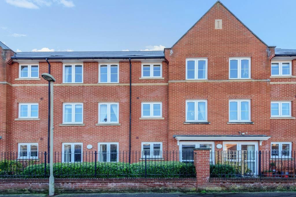 1 bed flat for sale in School Lane, Banbury OX16, £50,000