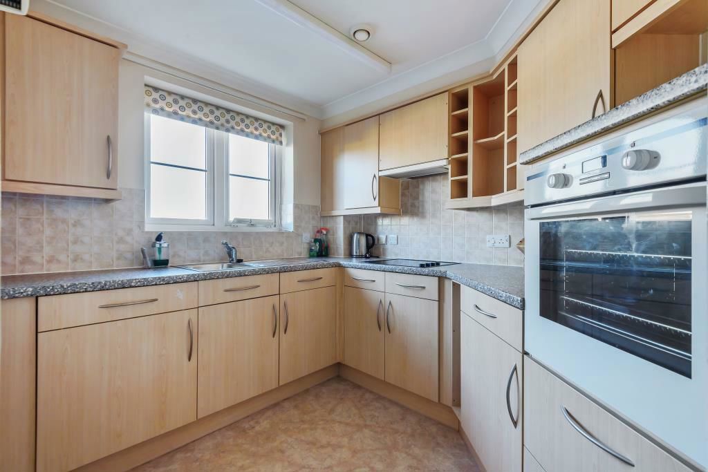 1 bed flat for sale in School Lane, Banbury OX16, £50,000