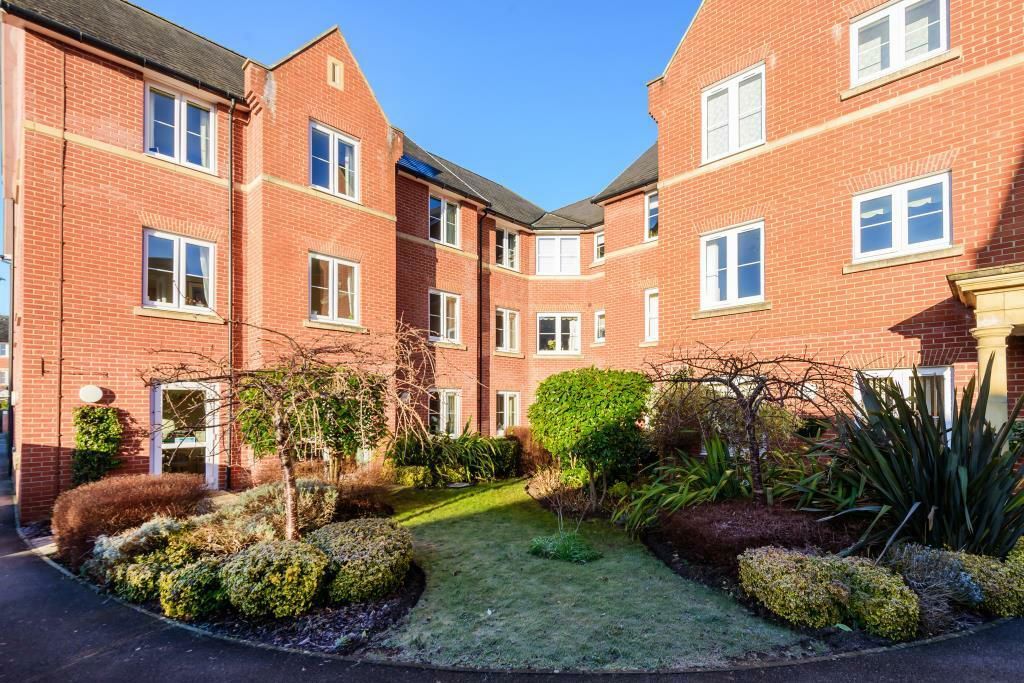 1 bed flat for sale in School Lane, Banbury OX16, £50,000