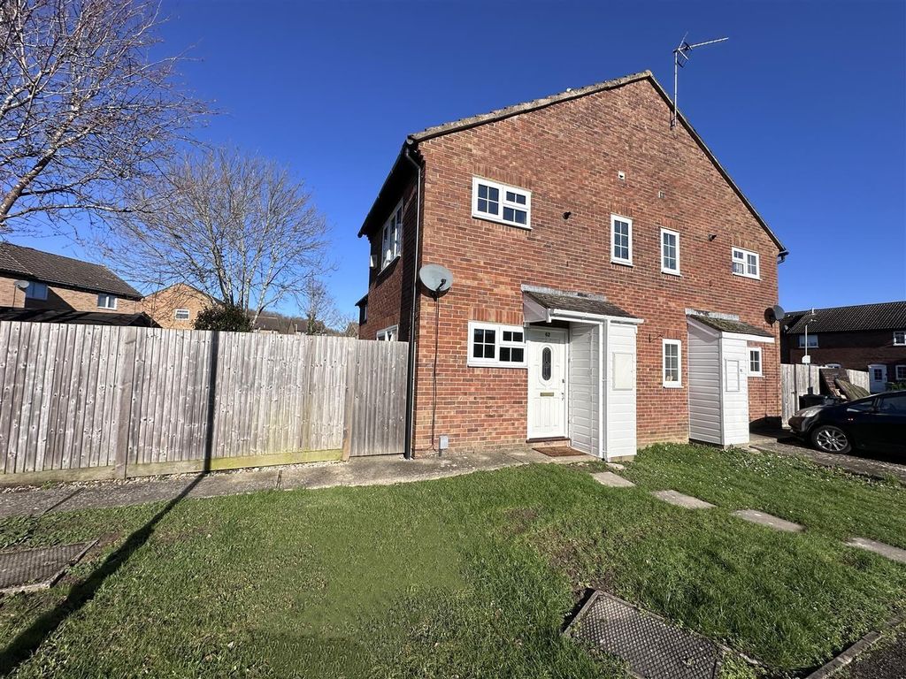 1 bed semi-detached house for sale in Falcon Way, Ashford TN23, £195,000