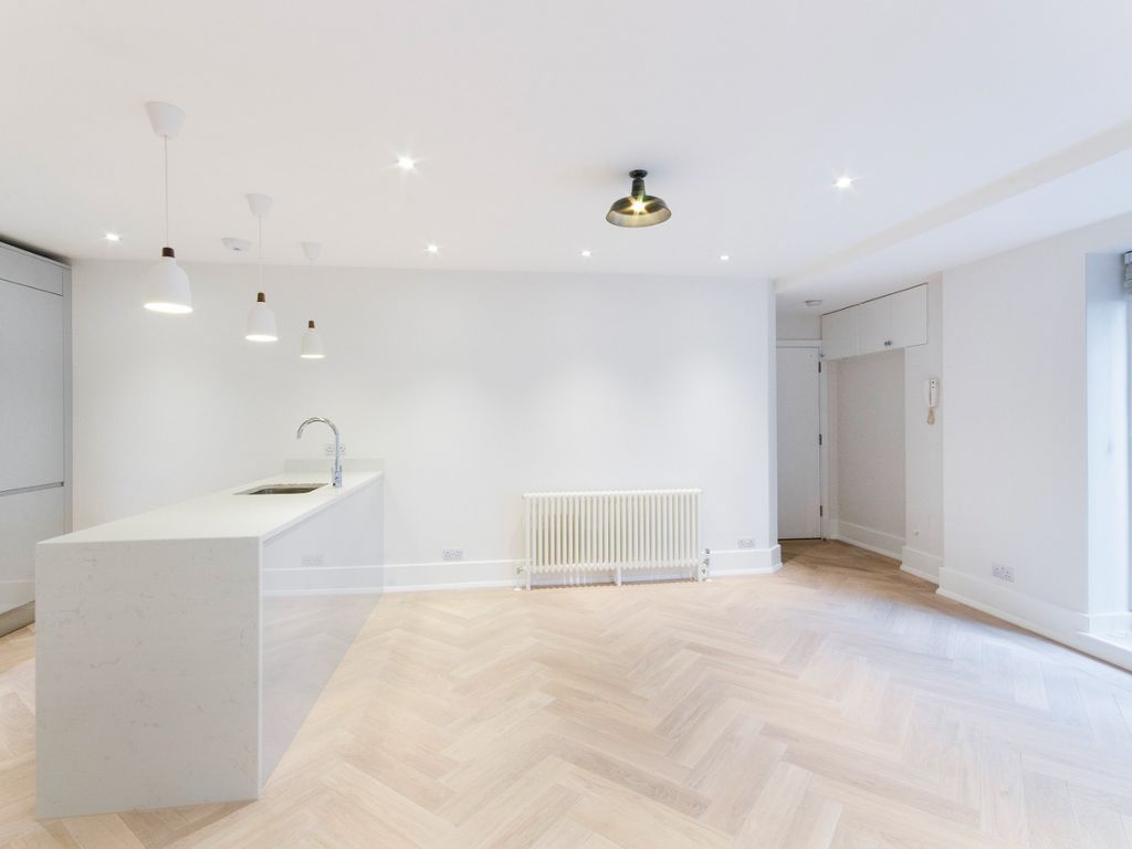 1 bed flat to rent in Earlham Street, London WC2H, £2,968 pcm