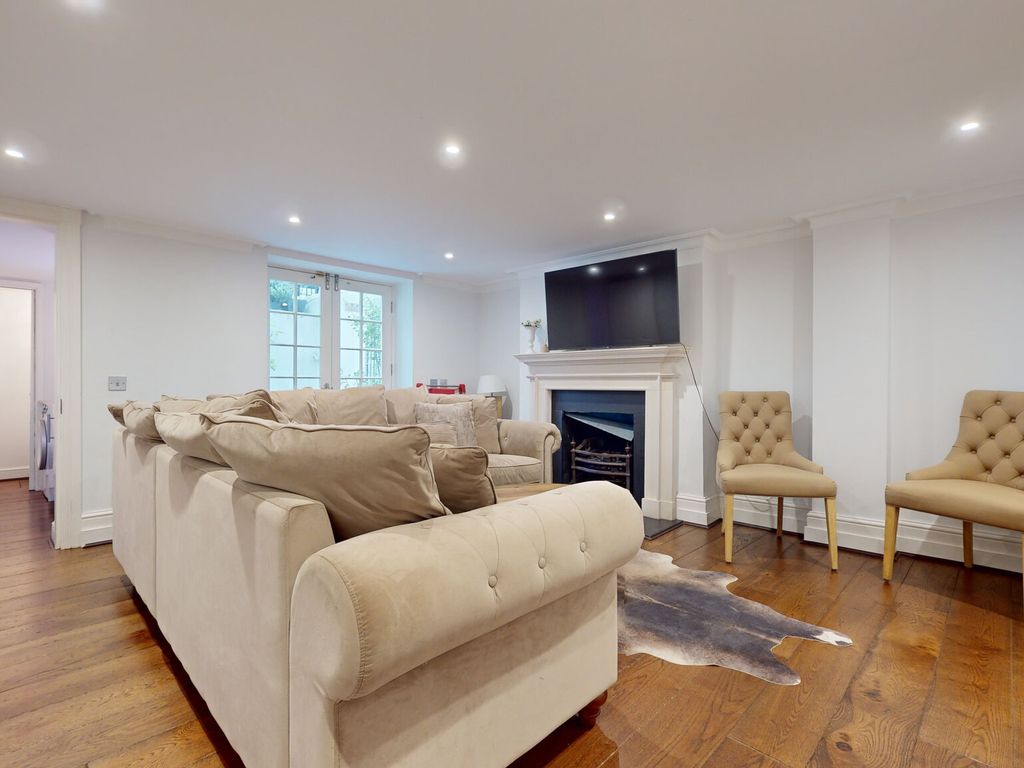 3 bed mews to rent in Montpelier Walk, London SW7, £8,100 pcm