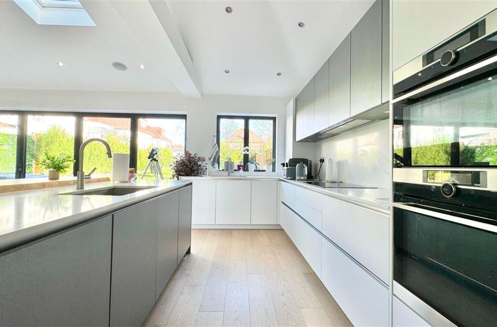 4 bed detached house to rent in Broadfields Avenue, Edgware, Mill Hill Borders HA8, £5,500 pcm