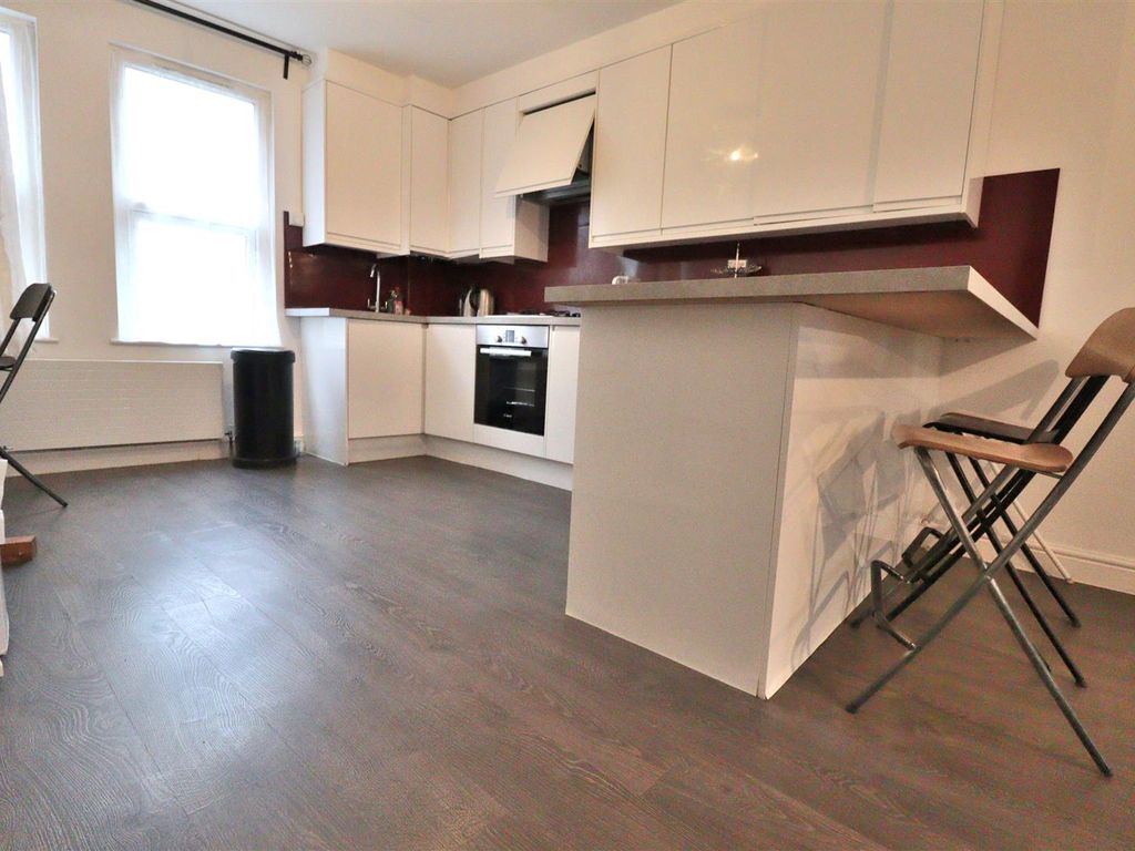 3 bed flat for sale in Station Road, New Barnet, Barnet EN5, £500,000