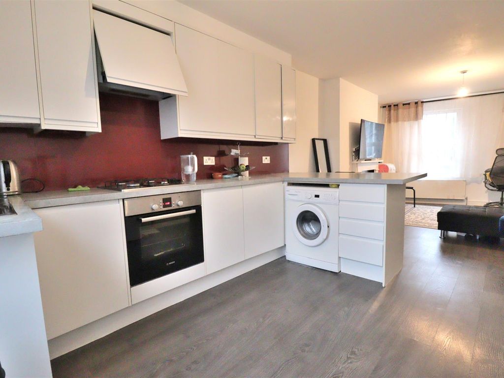 3 bed flat for sale in Station Road, New Barnet, Barnet EN5, £500,000