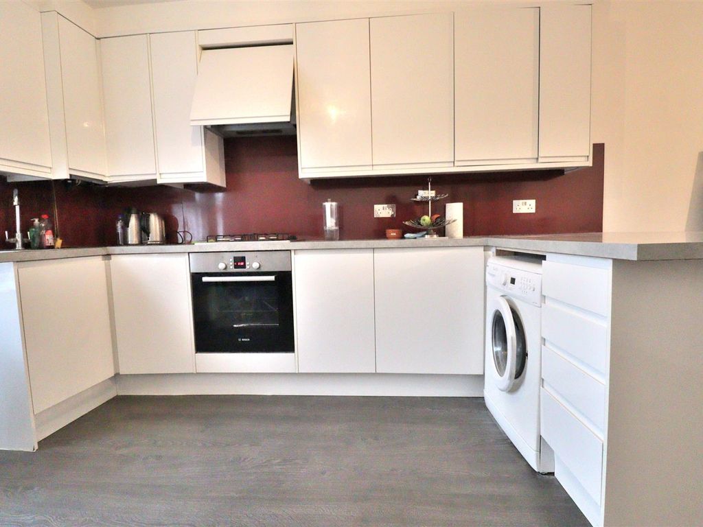 3 bed flat for sale in Station Road, New Barnet, Barnet EN5, £500,000