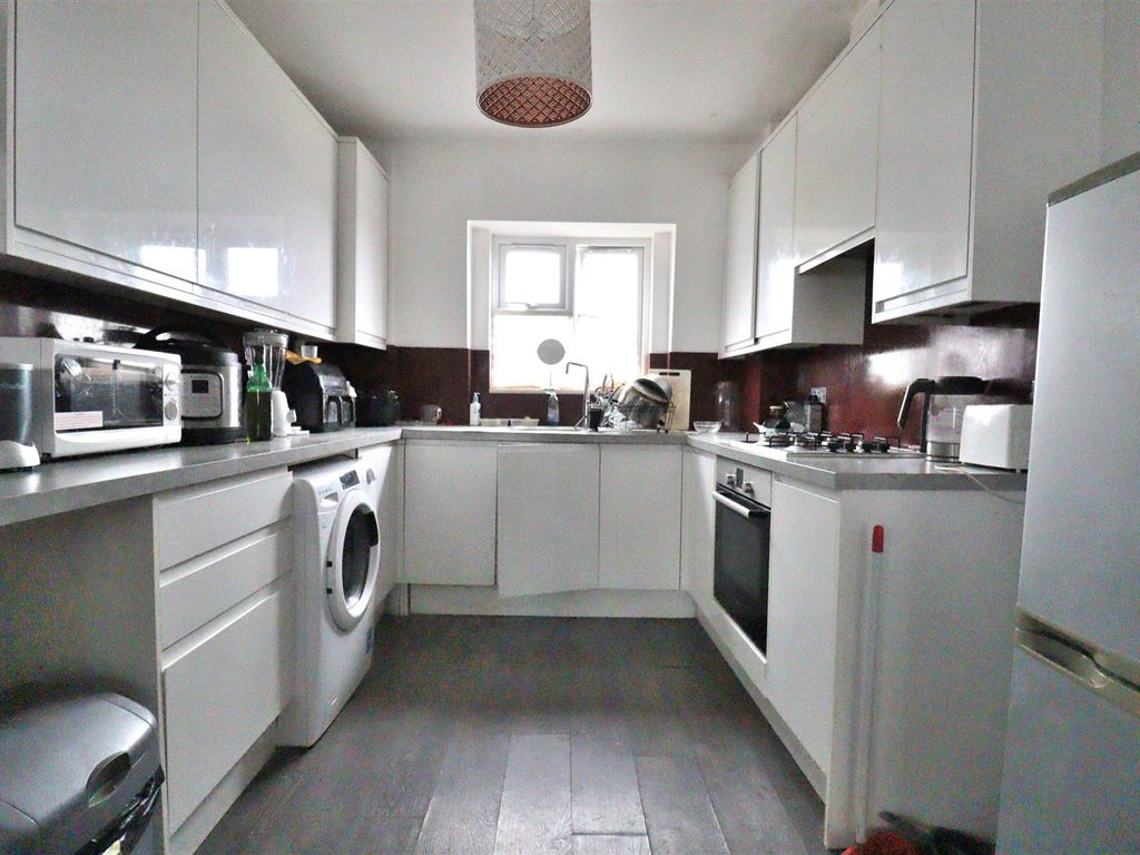 2 bed flat for sale in Station Road, New Barnet, Barnet EN5, £450,000