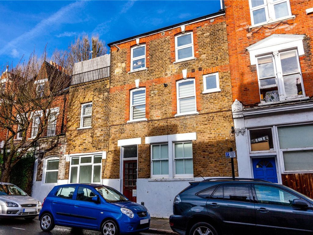 Studio to rent in Archway Road, London N19, £1,200 pcm