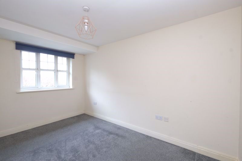 2 bed flat to rent in Ellesmere Green, Eccles, Manchester M30, £925 pcm