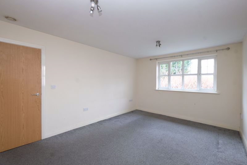 2 bed flat to rent in Ellesmere Green, Eccles, Manchester M30, £925 pcm