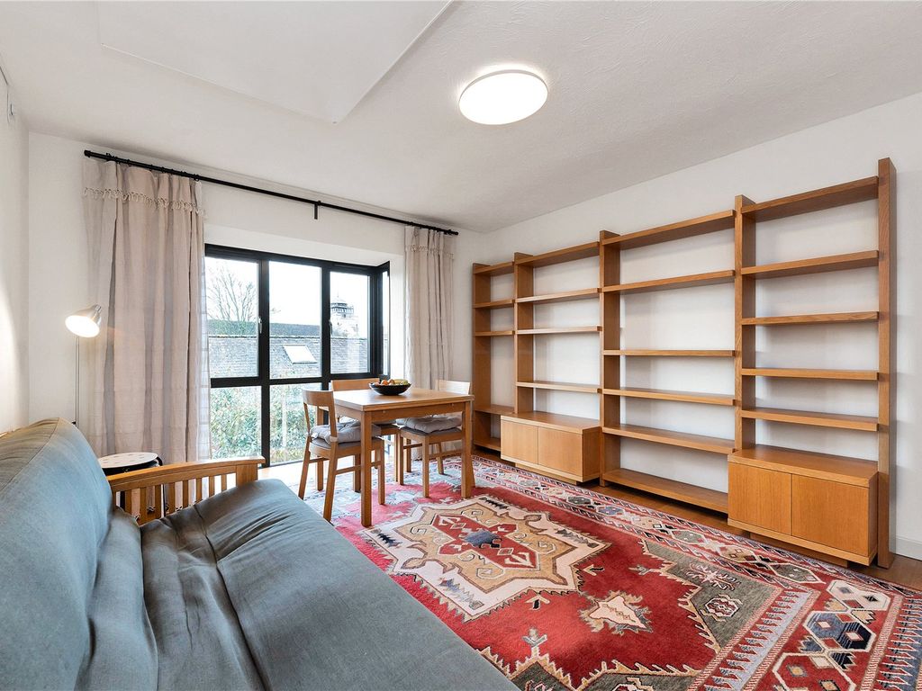 2 bed flat to rent in Honey Hill Mews, Cambridge, Cambridgeshire CB3, £1,600 pcm