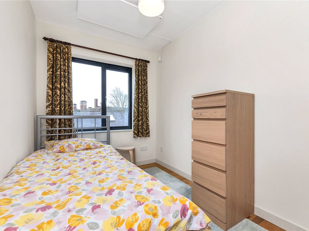 2 bed flat to rent in Honey Hill Mews, Cambridge, Cambridgeshire CB3, £1,600 pcm