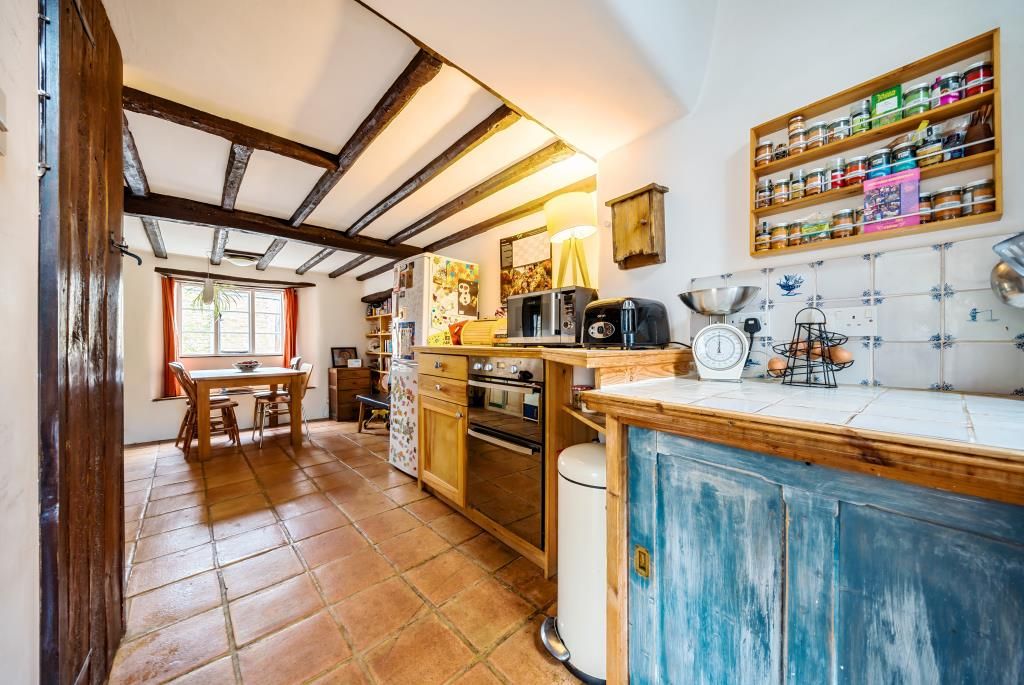 3 bed cottage for sale in Kings Sutton, Northamptonshire OX17, £550,000